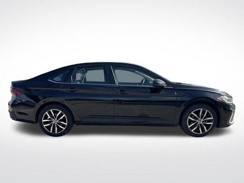 Deep Black Pearl Effect 2025 Volkswagen Jetta 1.5T SE