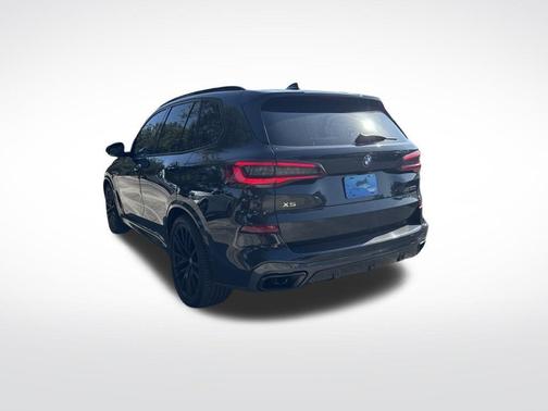 Black Sapphire Metallic 2021 BMW X5 M50i