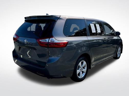 2019 Toyota Sienna L