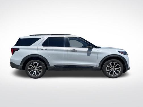 White Metallic 2026 Ford Explorer ST-Line