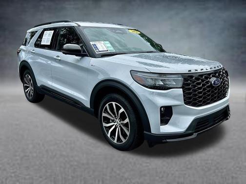 White Metallic 2026 Ford Explorer ST-Line
