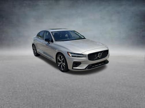 Silver 2024 Volvo S60 B5 Plus Dark Theme