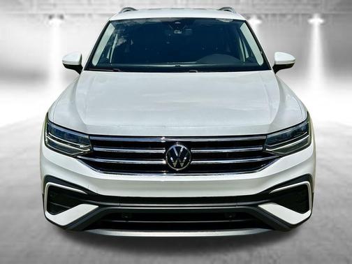 Opal White Pearl Effect 2023 Volkswagen Tiguan 2.0T SE