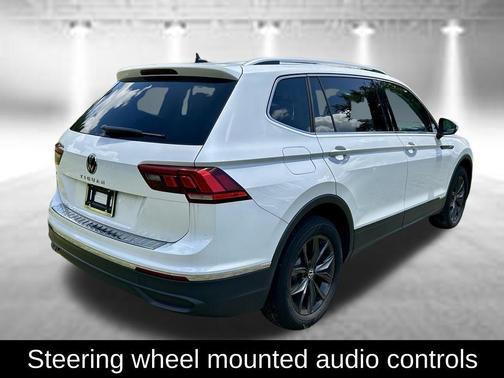 Opal White Pearl Effect 2023 Volkswagen Tiguan 2.0T SE
