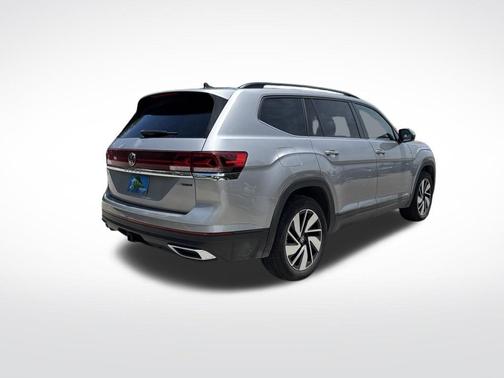 Silver Bird Metallic 2024 Volkswagen Atlas 2.0T SE
