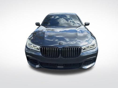 2019 BMW 750 i
