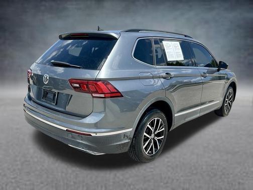 Platinum Gray Metallic 2021 Volkswagen Tiguan 2.0T SE
