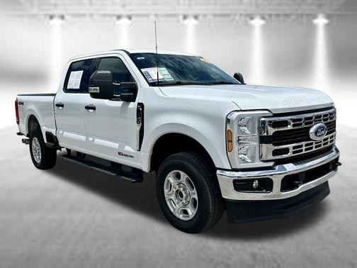 Oxford White 2025 Ford F-250 XLT