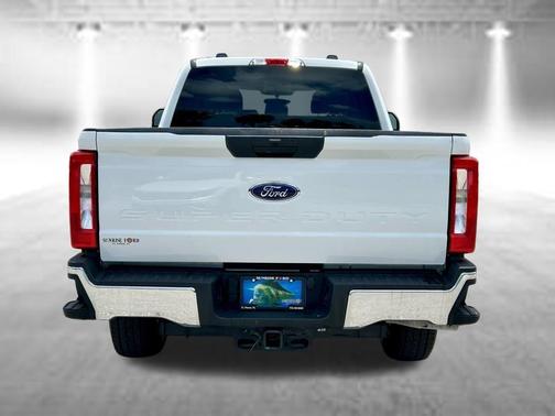 Oxford White 2025 Ford F-250 XLT