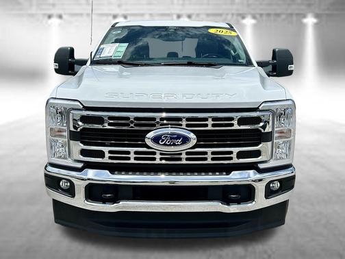 Oxford White 2025 Ford F-250 XLT