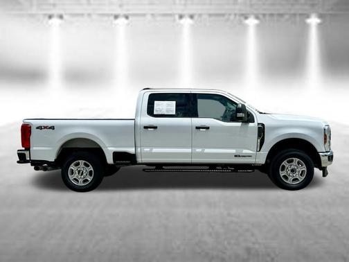 Oxford White 2025 Ford F-250 XLT
