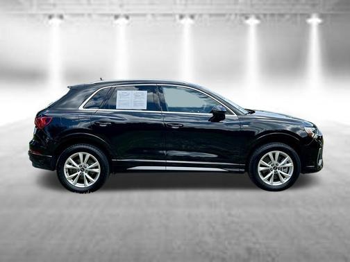 Mythos Black Metallic 2025 Audi Q3 45 S line Premium
