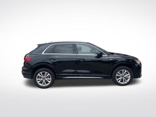 Mythos Black Metallic 2025 Audi Q3 45 S line Premium