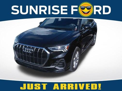 Mythos Black Metallic 2025 Audi Q3 45 S line Premium
