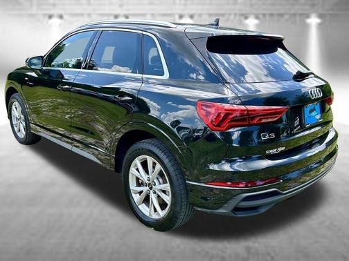 Mythos Black Metallic 2025 Audi Q3 45 S line Premium