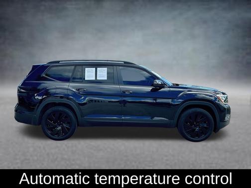 Deep Black Pearl Effect 2024 Volkswagen Atlas 2.0T SE w/Technology