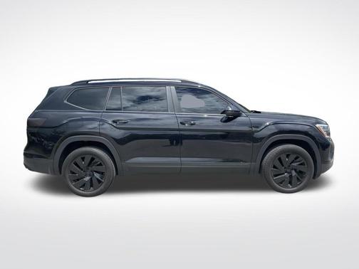 Deep Black Pearl Effect 2024 Volkswagen Atlas 2.0T SE w/Technology