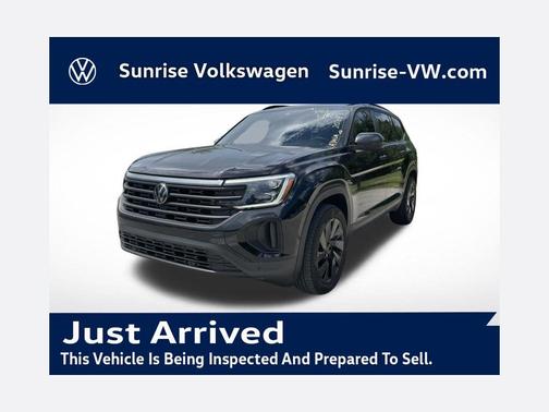 Deep Black Pearl Effect 2024 Volkswagen Atlas 2.0T SE w/Technology
