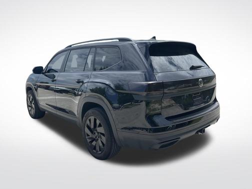 Deep Black Pearl Effect 2024 Volkswagen Atlas 2.0T SE w/Technology