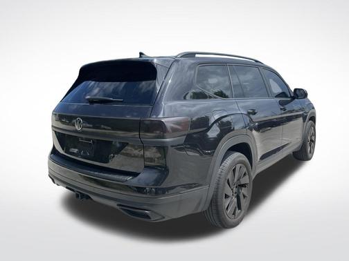 Deep Black Pearl Effect 2024 Volkswagen Atlas 2.0T SE w/Technology