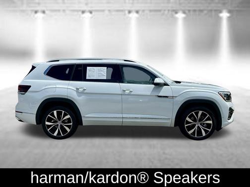Opal White Pearl Effect 2024 Volkswagen Atlas 2.0T SEL Premium R-Line