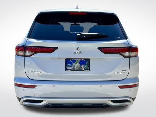 2025 Mitsubishi Outlander PHEV SE