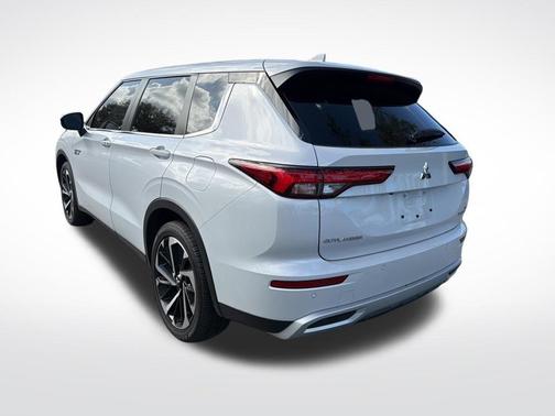 2025 Mitsubishi Outlander PHEV SE