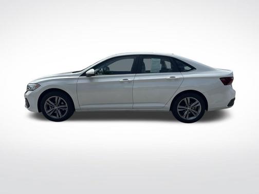 Opal White Pearl Effect 2024 Volkswagen Jetta 1.5T SE