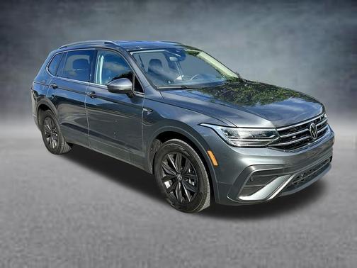Platinum Gray Metallic 2024 Volkswagen Tiguan 2.0T SE