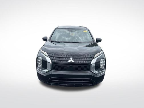 Black 2023 Mitsubishi Outlander