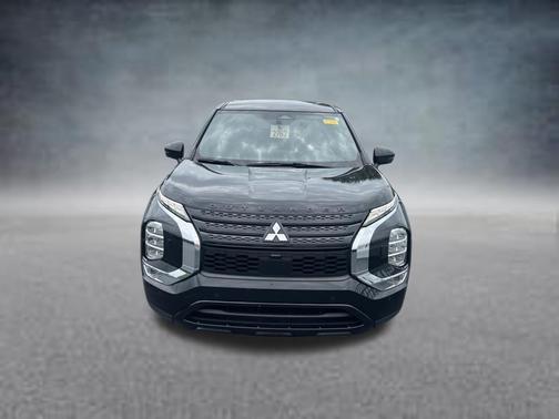 Black 2023 Mitsubishi Outlander