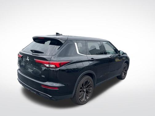 Black 2023 Mitsubishi Outlander