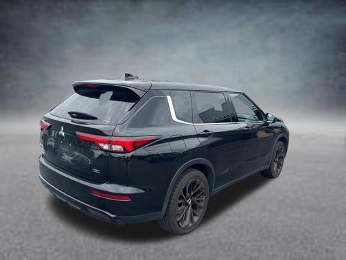 Black 2023 Mitsubishi Outlander