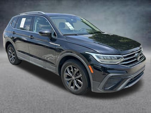 Deep Black Pearl Effect 2022 Volkswagen Tiguan 2.0T SE