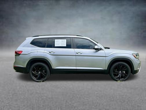 Pyrite Silver Metallic 2023 Volkswagen Atlas 3.6L SE w/Technology