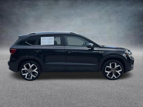 Deep Black Pearl Effect 2023 Volkswagen Taos 1.5T SEL