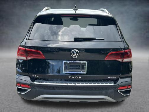 Deep Black Pearl Effect 2023 Volkswagen Taos 1.5T SEL