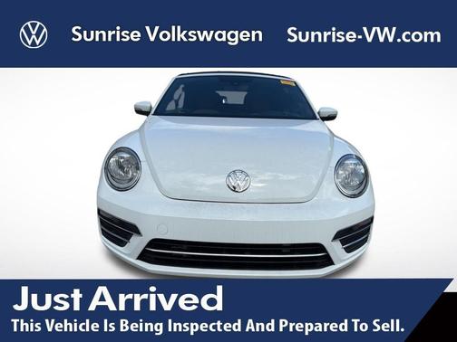 Pure White w/ Black Top 2017 Volkswagen Beetle 1.8T Classic