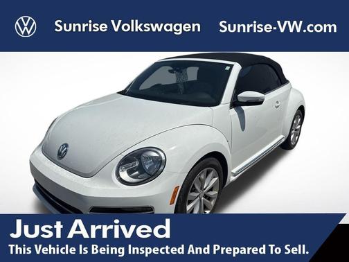 Pure White w/ Black Top 2017 Volkswagen Beetle 1.8T Classic