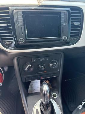 Pure White w/ Black Top 2017 Volkswagen Beetle 1.8T Classic