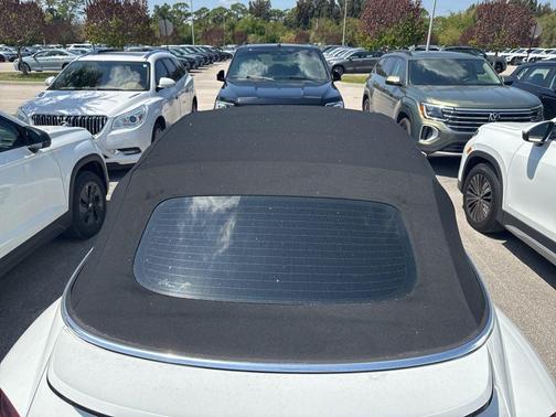 Pure White w/ Black Top 2017 Volkswagen Beetle 1.8T Classic