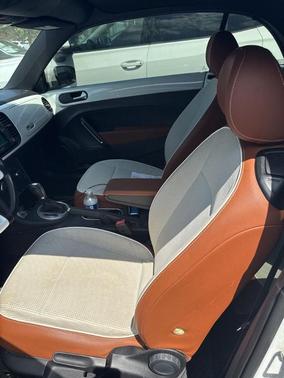 Pure White w/ Black Top 2017 Volkswagen Beetle 1.8T Classic