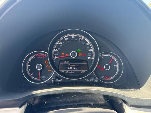 Pure White w/ Black Top 2017 Volkswagen Beetle 1.8T Classic