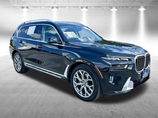 Black Sapphire Metallic 2024 BMW X7 xDrive40i
