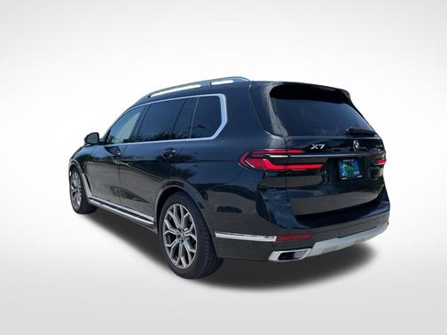 Black Sapphire Metallic 2024 BMW X7 xDrive40i