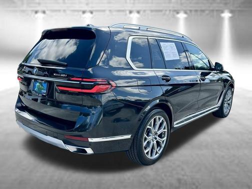 Black Sapphire Metallic 2024 BMW X7 xDrive40i