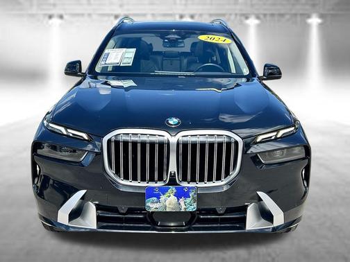 Black Sapphire Metallic 2024 BMW X7 xDrive40i