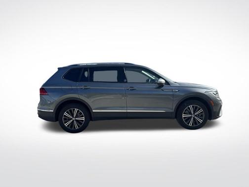 Platinum Gray Metallic 2024 Volkswagen Tiguan 2.0T Wolfsburg Edition