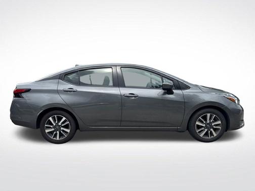 Gun Metallic 2024 Nissan Versa 1.6 SV