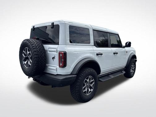 Oxford White 2025 Ford Bronco Badlands
